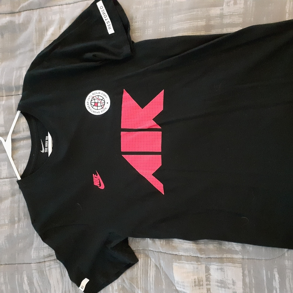 Nike T